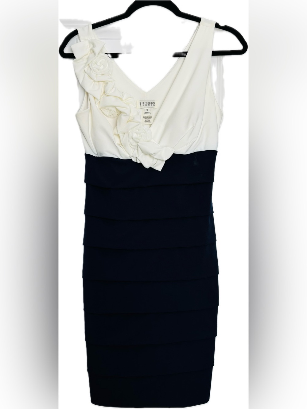 Floral Rosette Black & Cream  Enfocus Studio V-Neck Dress Women’s 6